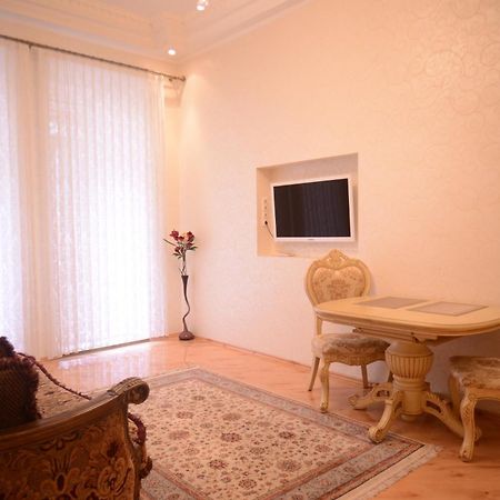 Apartment For Rent On Deribasovskaya Street 오데사 외부 사진