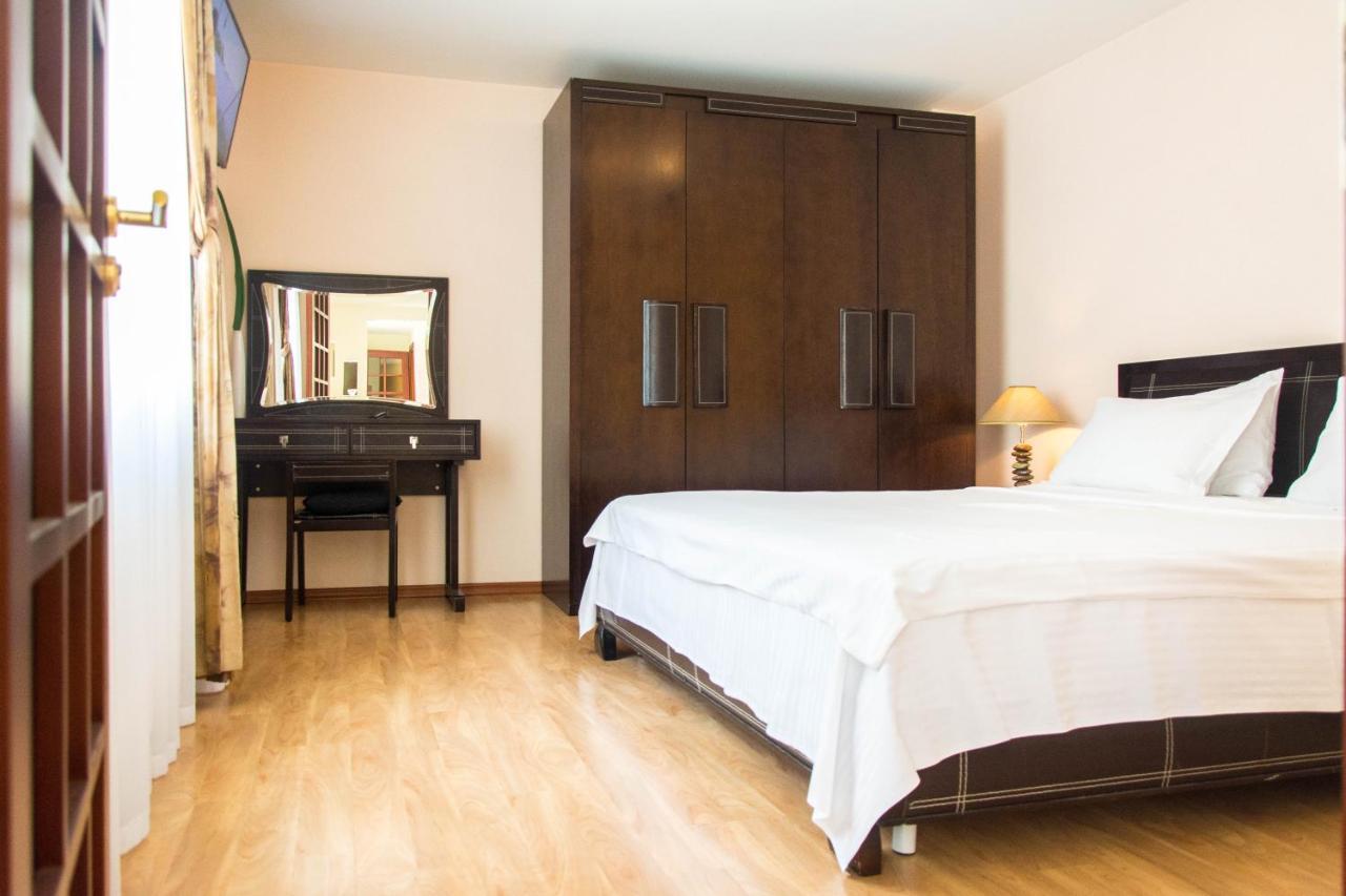 Apartment For Rent On Deribasovskaya Street 오데사 외부 사진