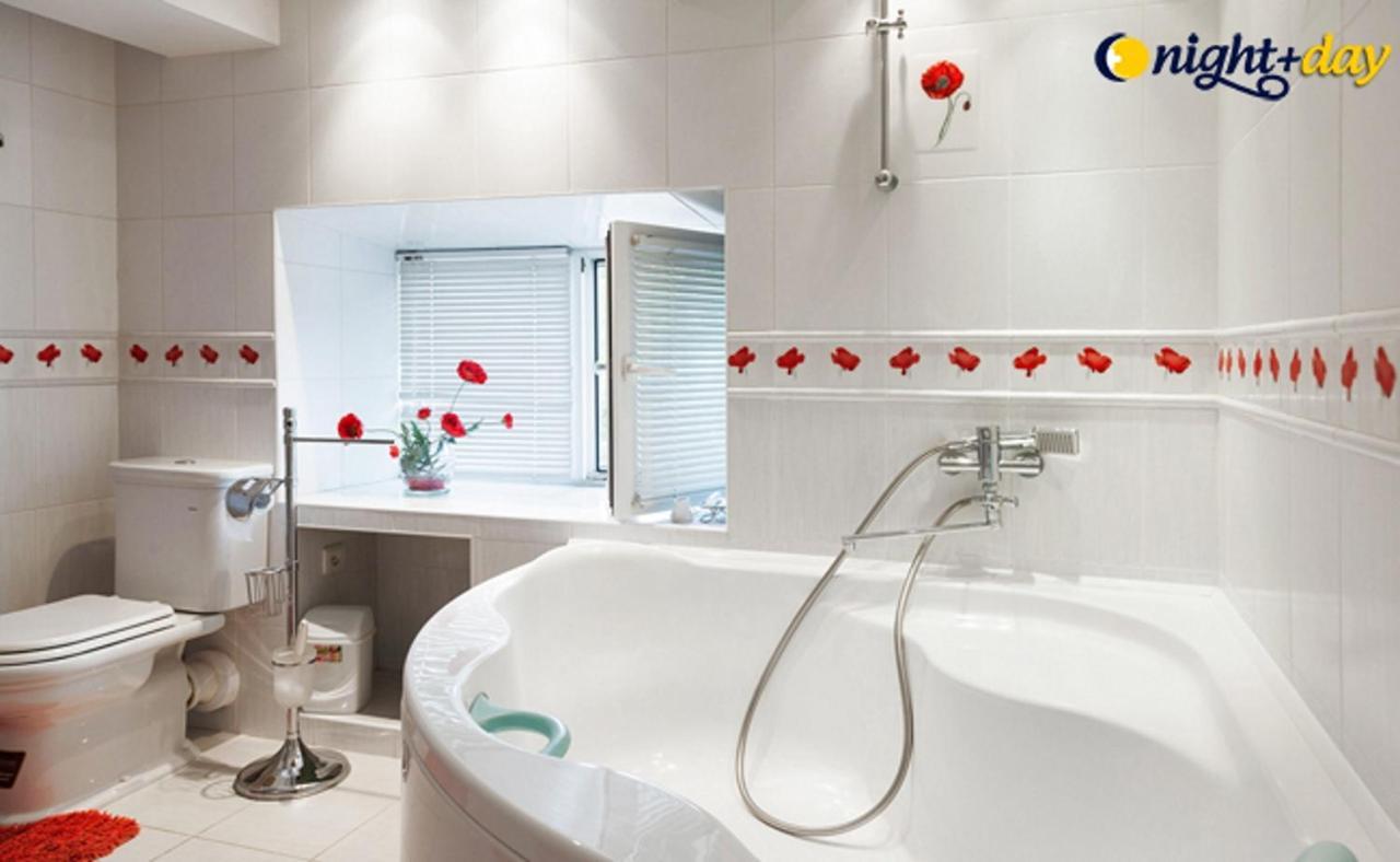 Apartment For Rent On Deribasovskaya Street 오데사 외부 사진