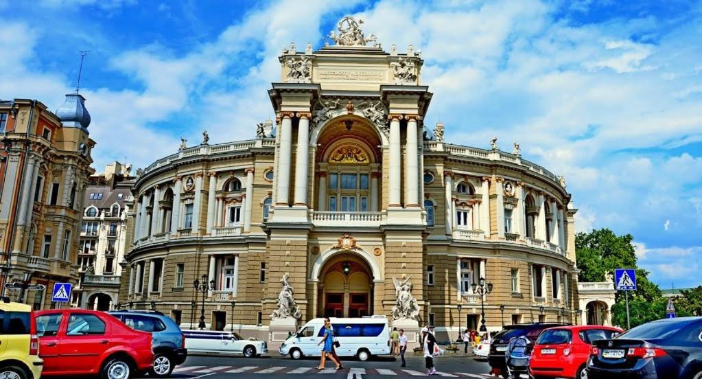 Apartment For Rent On Deribasovskaya Street 오데사 외부 사진