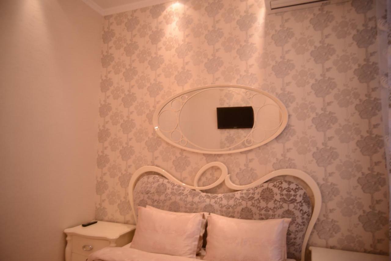 Apartment For Rent On Deribasovskaya Street 오데사 외부 사진