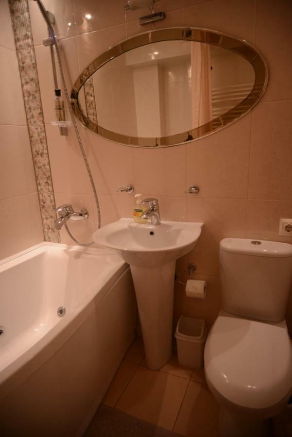 Apartment For Rent On Deribasovskaya Street 오데사 외부 사진
