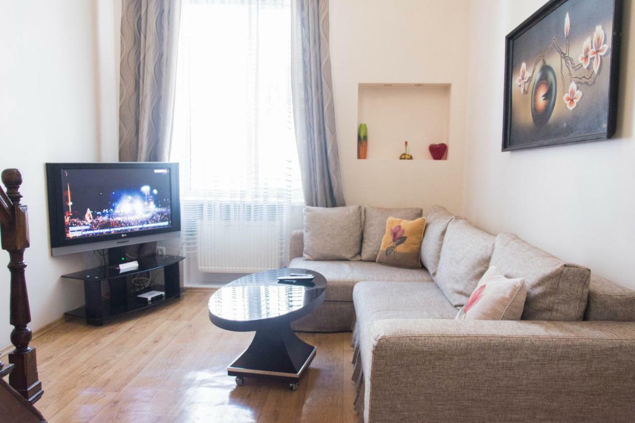 Apartment For Rent On Deribasovskaya Street 오데사 외부 사진